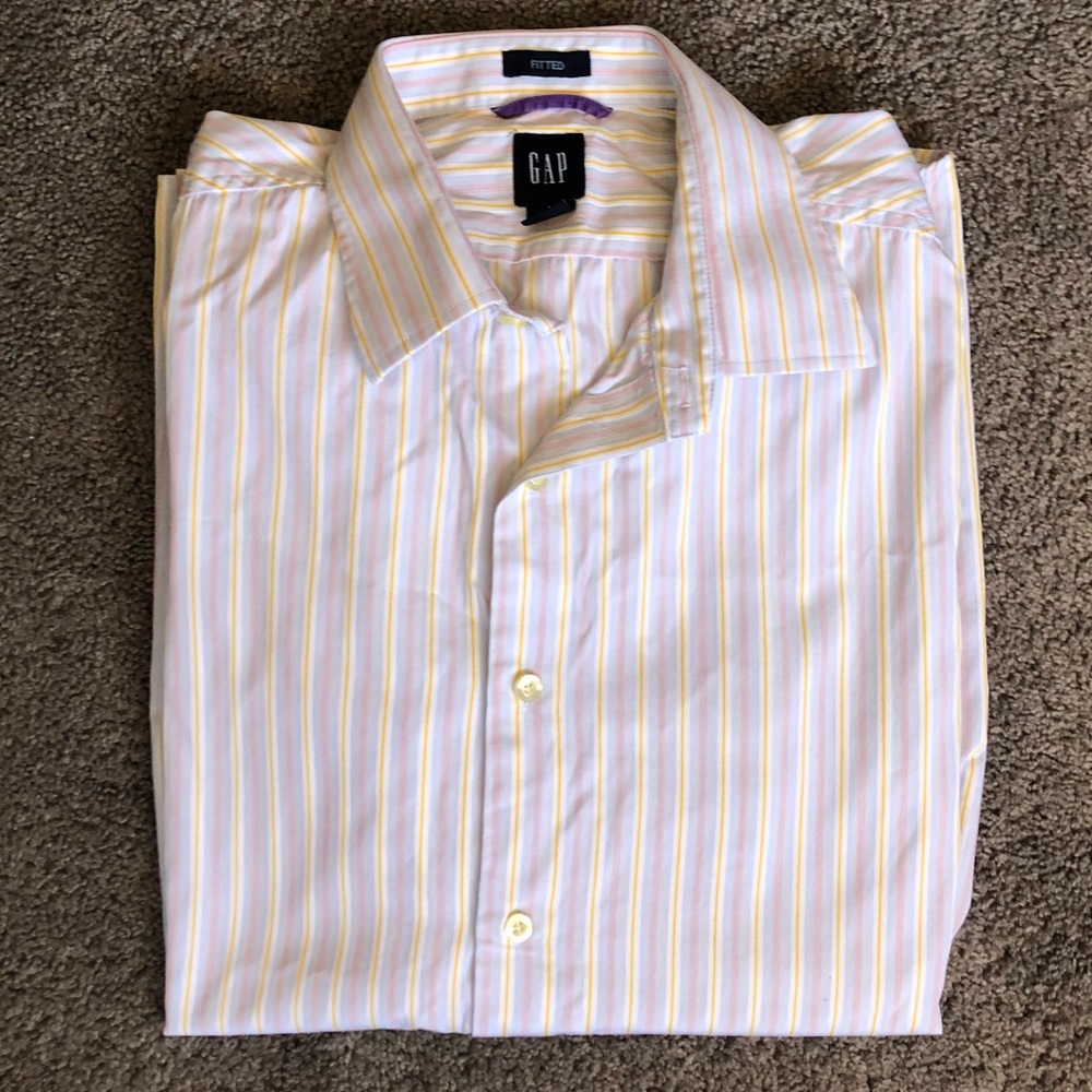 Men’s Gap Button Down